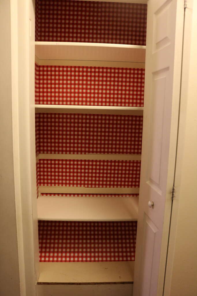 shelf liners project: Finished Pantry with shelves