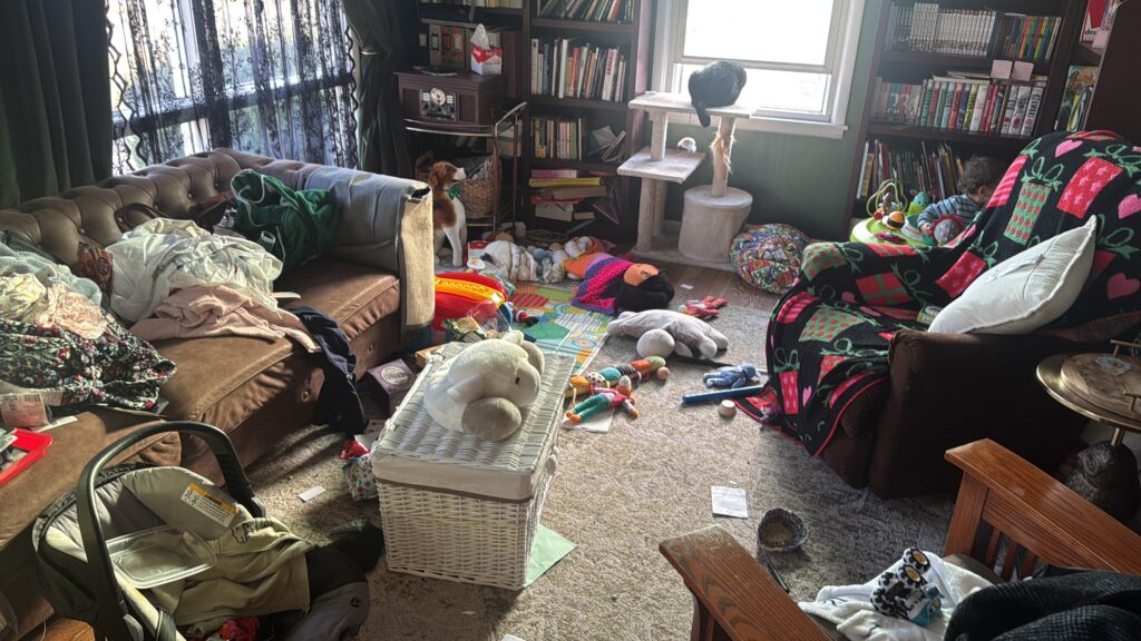 Summer rhythm - picture of a messy living room, with laundry and toys strewn about